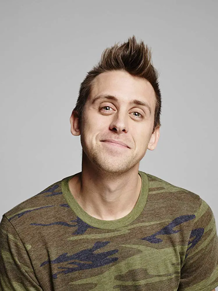 How tall is Roman Atwood?